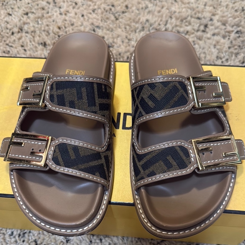 Preloved Fendi Logo Flat Sandal